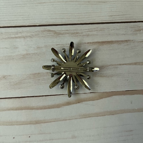 Set of 7 Vintage and vintage Style Brooches - Picture 11 of 15